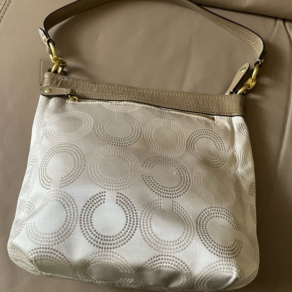 - Authentic COACH Ashley Dotted Op Art Jacquard Hippie Handbag purse - Picture 6 of 16